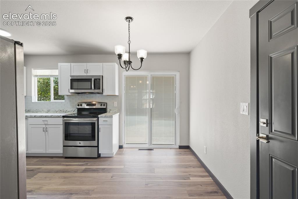 Image 8 of 30: Kitchen