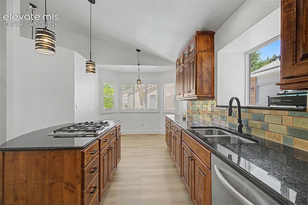 Image 11 of 40: Kitchen