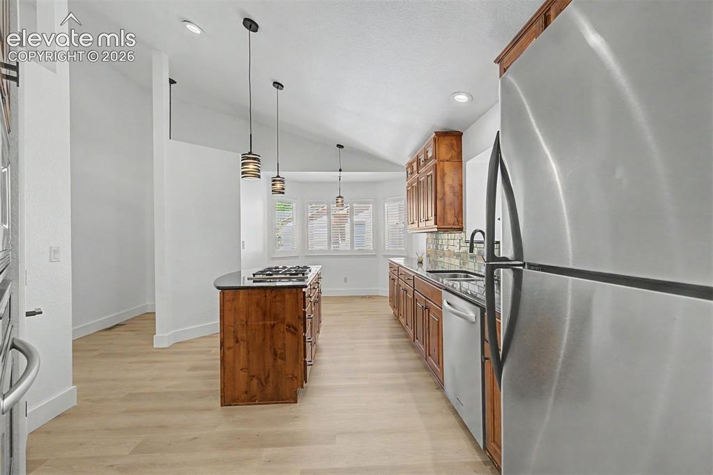 Image 12 of 40: Kitchen