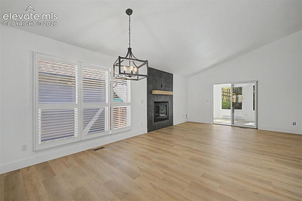 Image 14 of 40: Living Room
