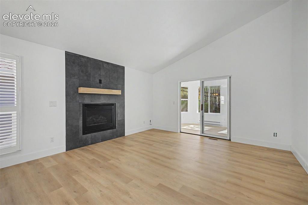 Image 18 of 40: Living Room