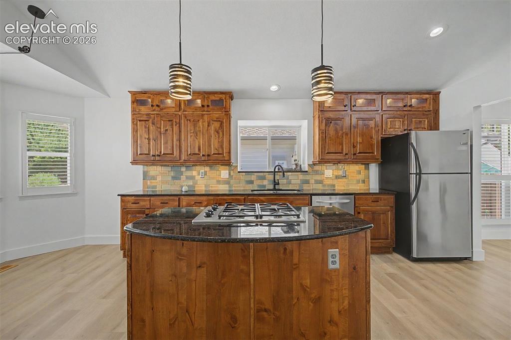 Image 2 of 40: Kitchen