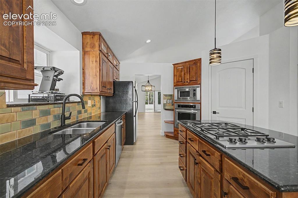 Image 8 of 40: Kitchen