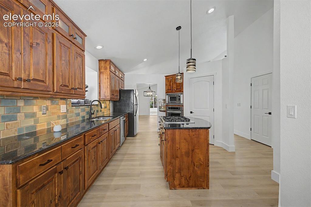 Image 9 of 40: Kitchen
