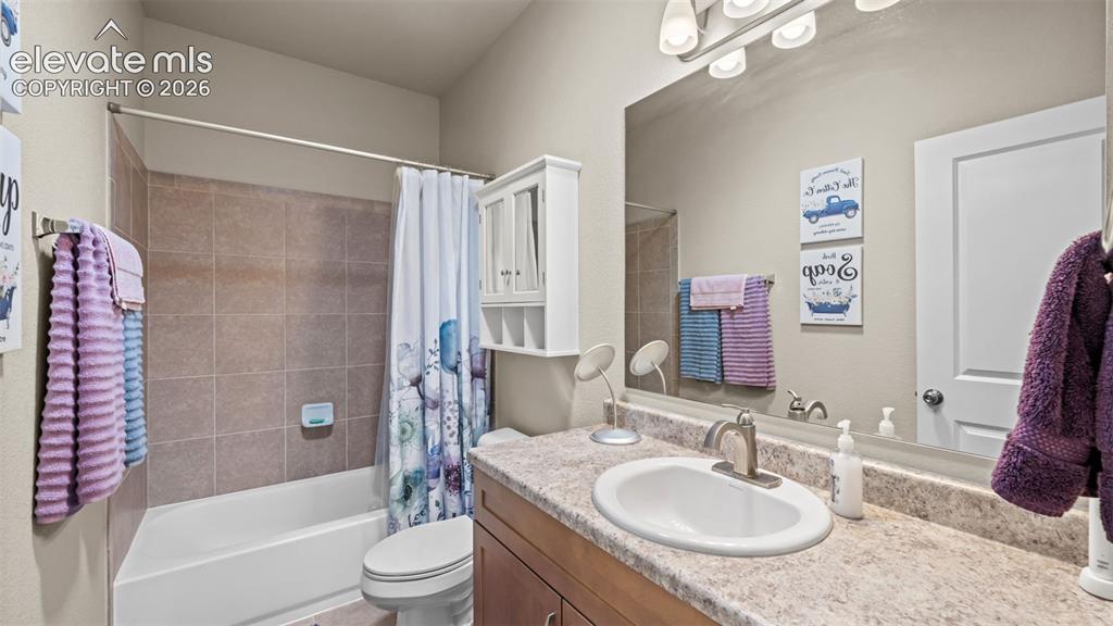 Image 11 of 34: Bathroom