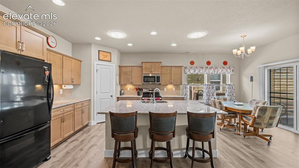 Image 14 of 34: Kitchen
