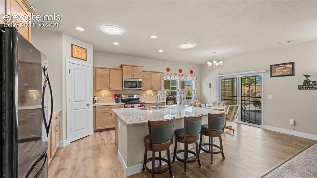 Image 15 of 34: Kitchen