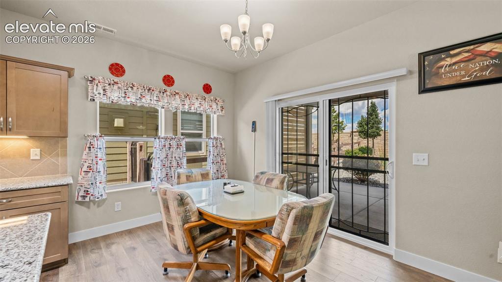 Image 16 of 34: Dining Area