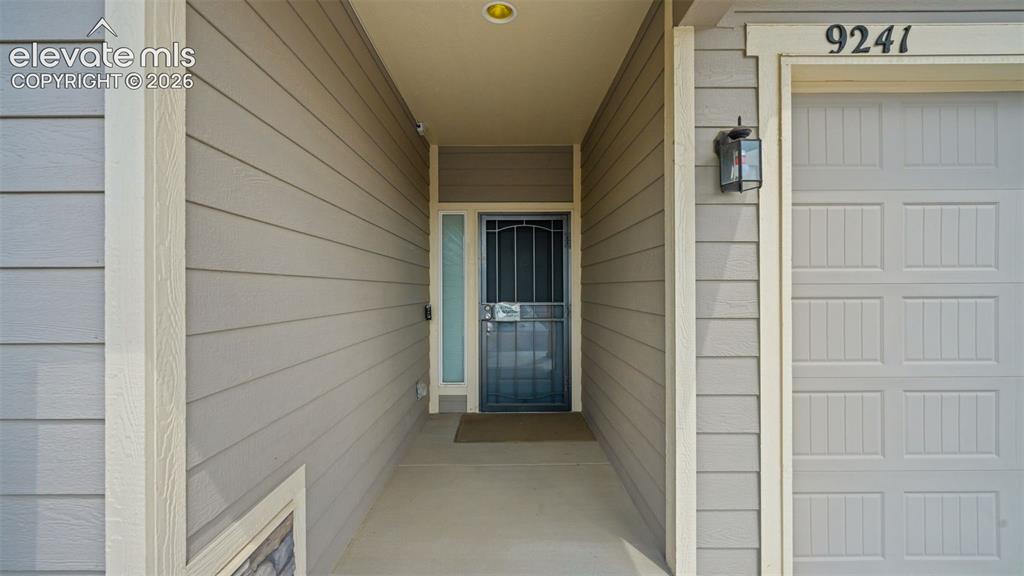 Image 4 of 34: Entry