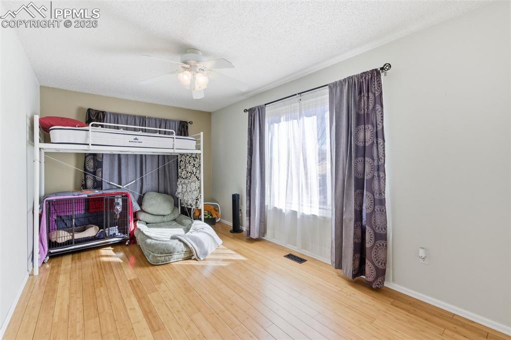 Image 11 of 23: Bedroom