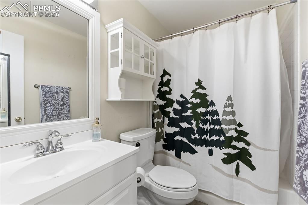 Image 13 of 23: Bathroom