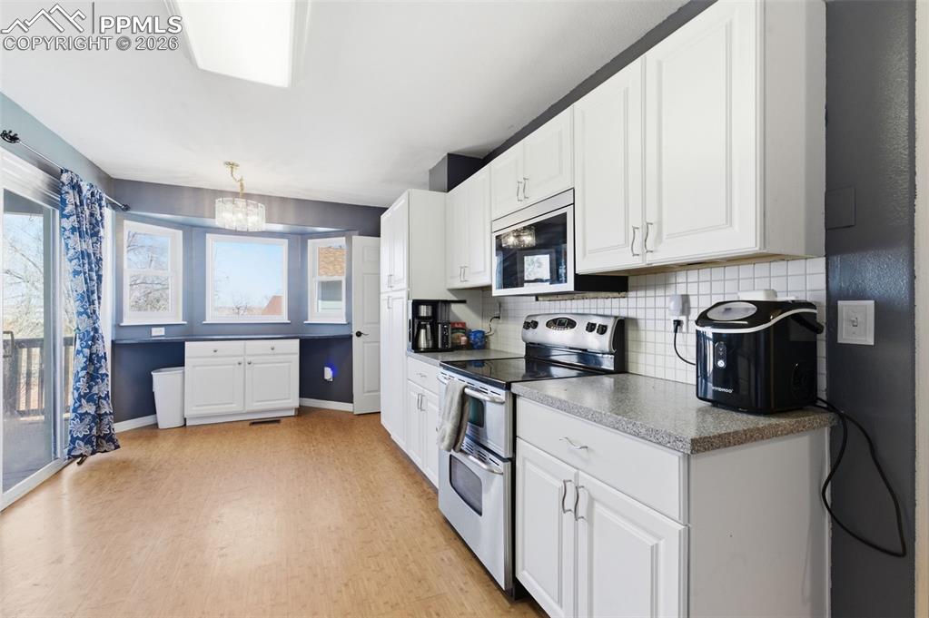 Image 6 of 23: Kitchen