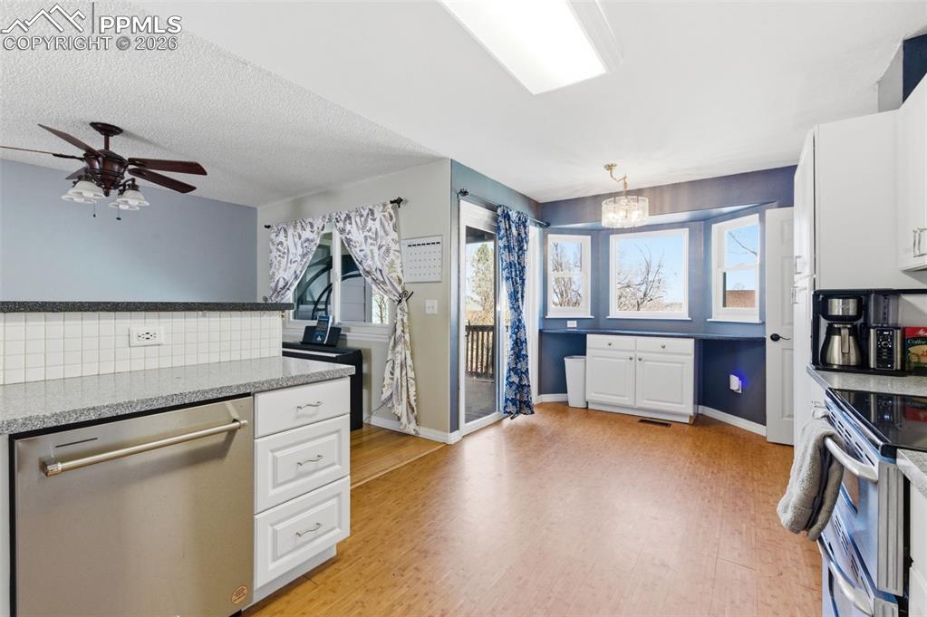 Image 7 of 23: Kitchen