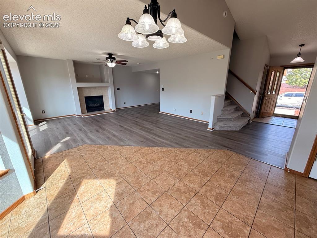 Image 11 of 45: Dining Area