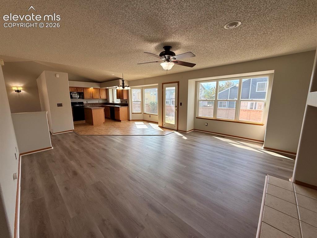 Image 14 of 45: Family Room