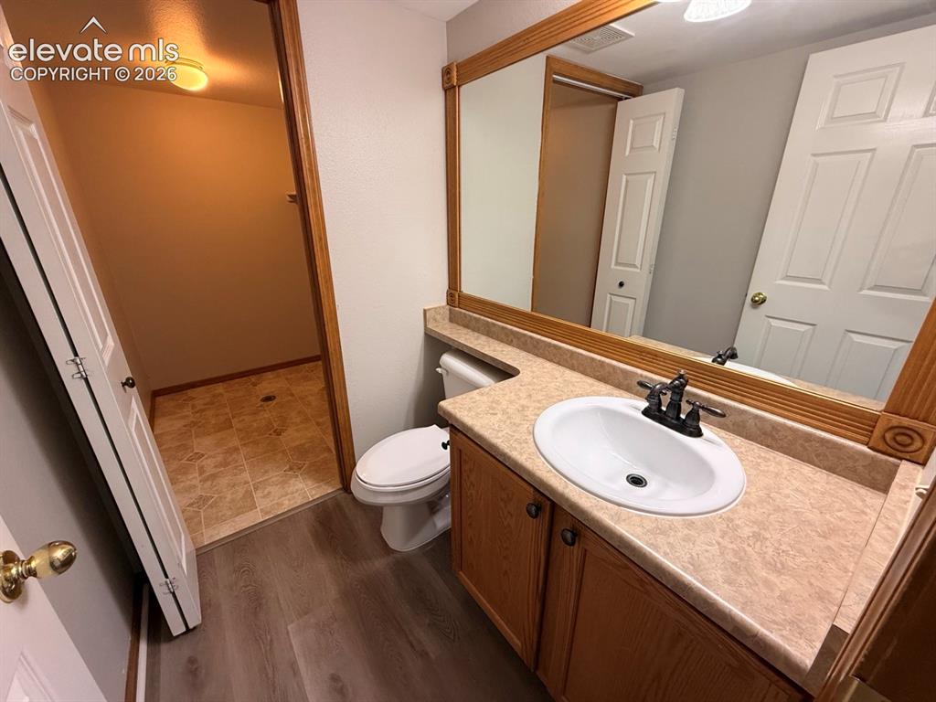 Image 16 of 45: Bathroom