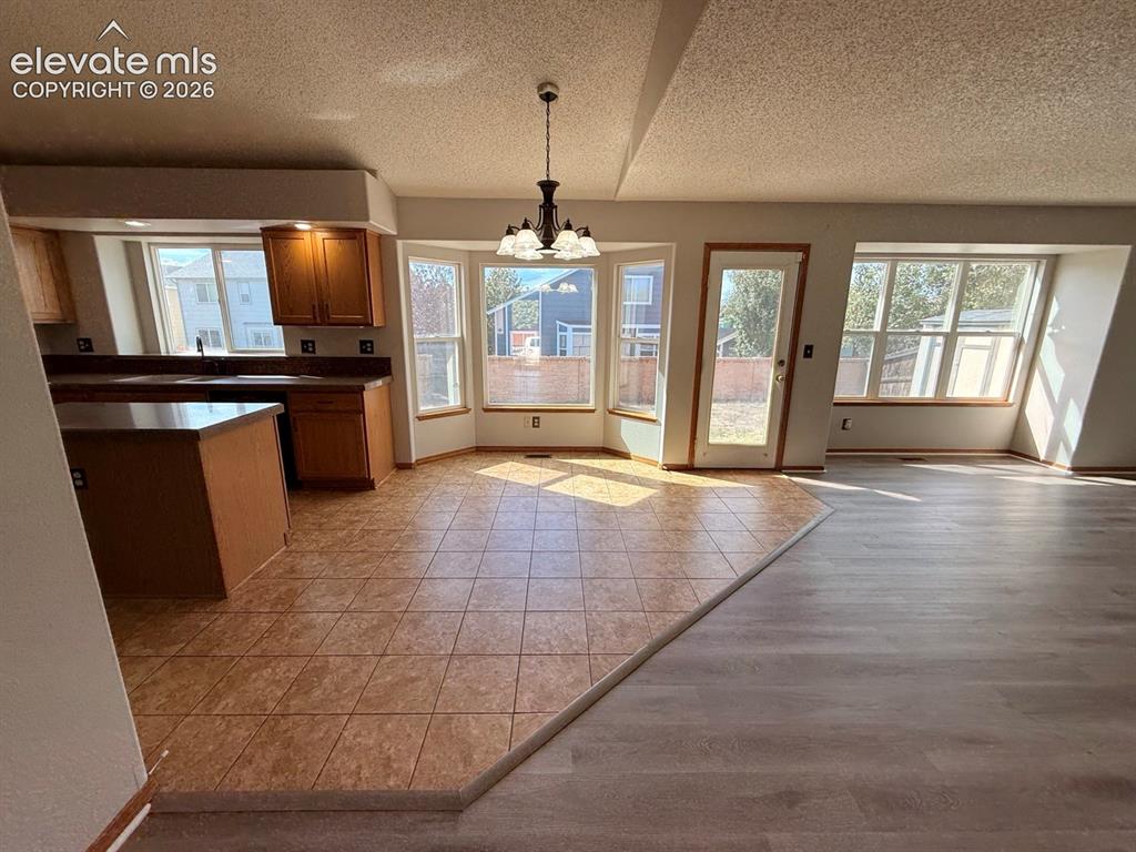 Image 6 of 45: Dining Area