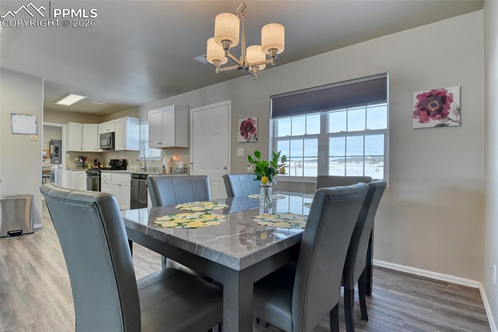 Image 13 of 38: Dining Area