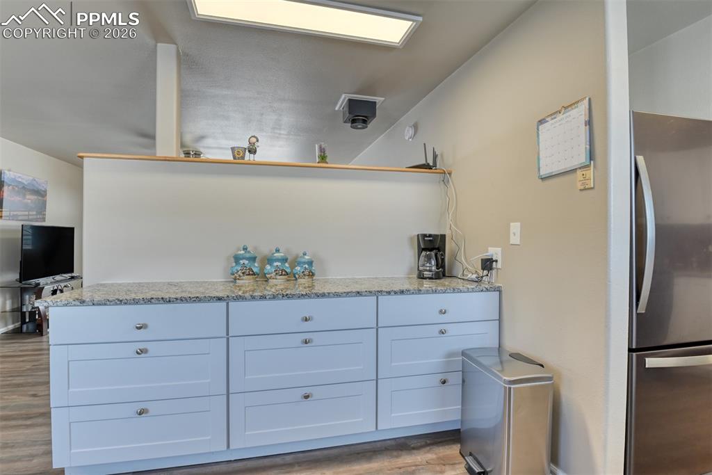 Image 17 of 38: Kitchen