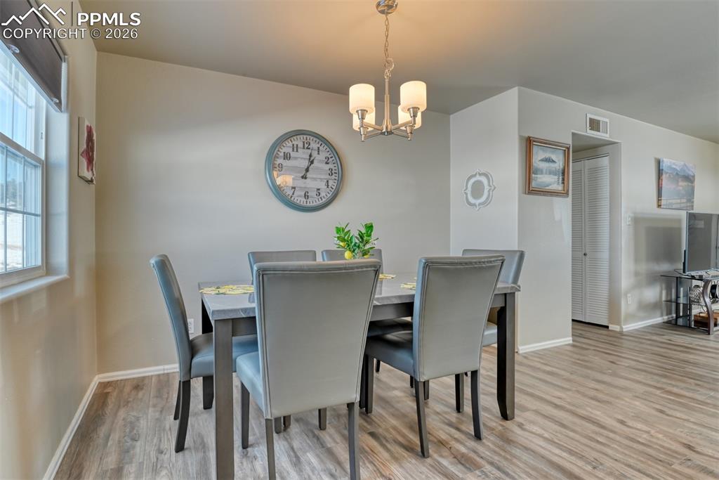 Image 20 of 38: Dining Area