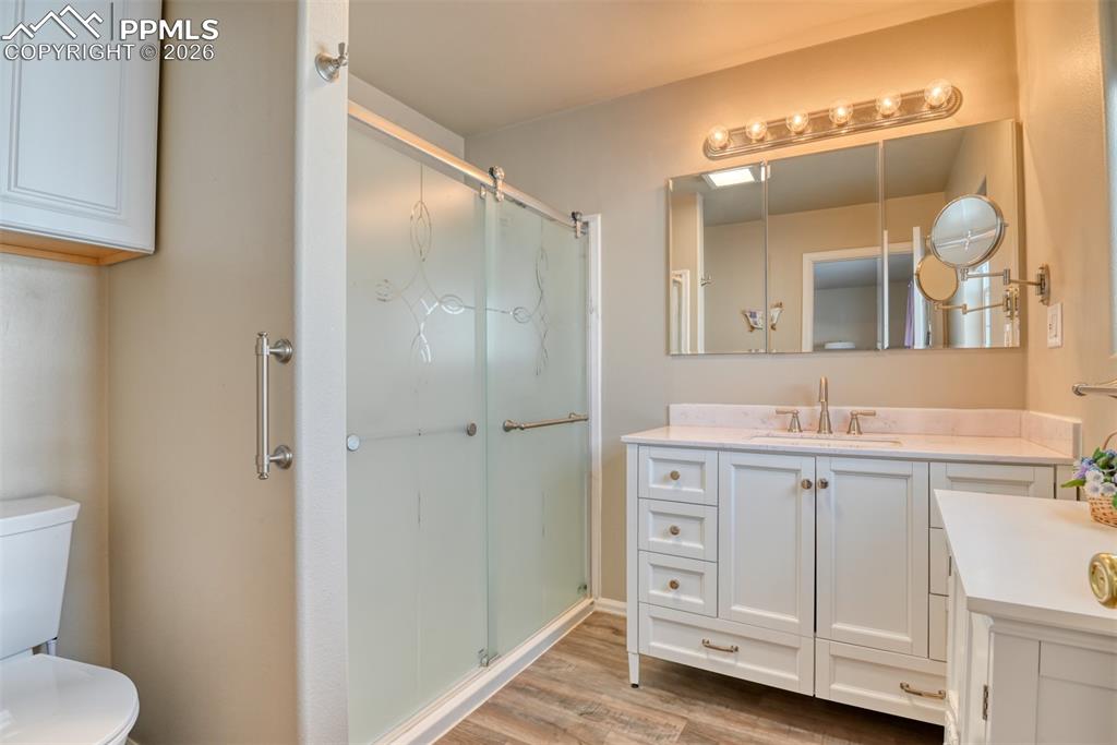 Image 29 of 38: Bathroom