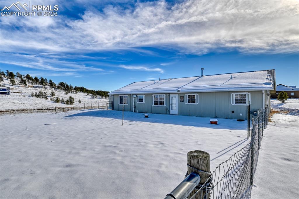 Image 5 of 38: Back of Structure