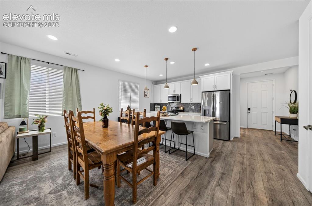 Image 14 of 39: Dining Area
