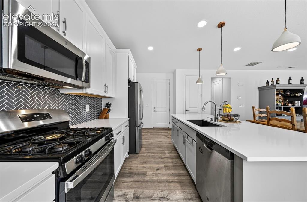 Image 4 of 39: Kitchen