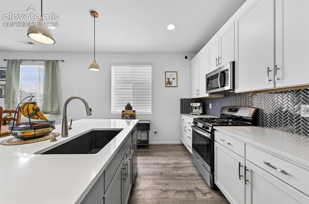 Image 9 of 39: Kitchen