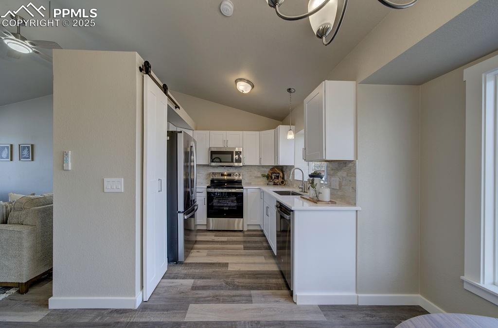 Image 14 of 47: Kitchen