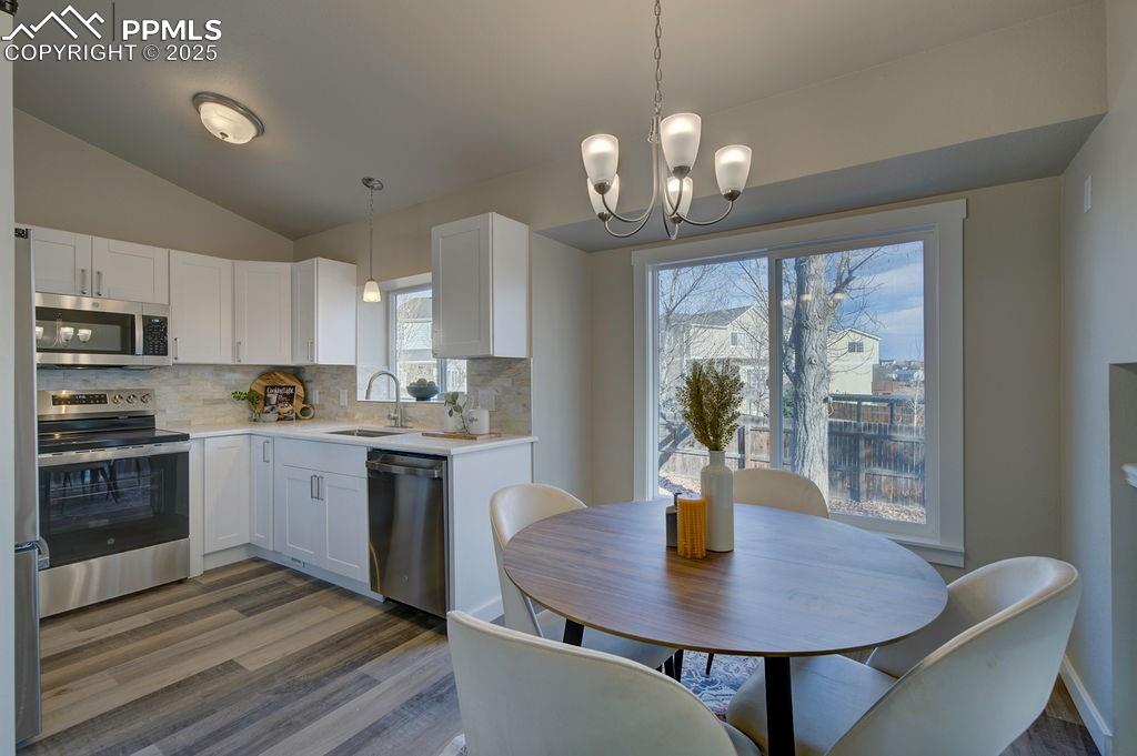 Image 16 of 47: Kitchen