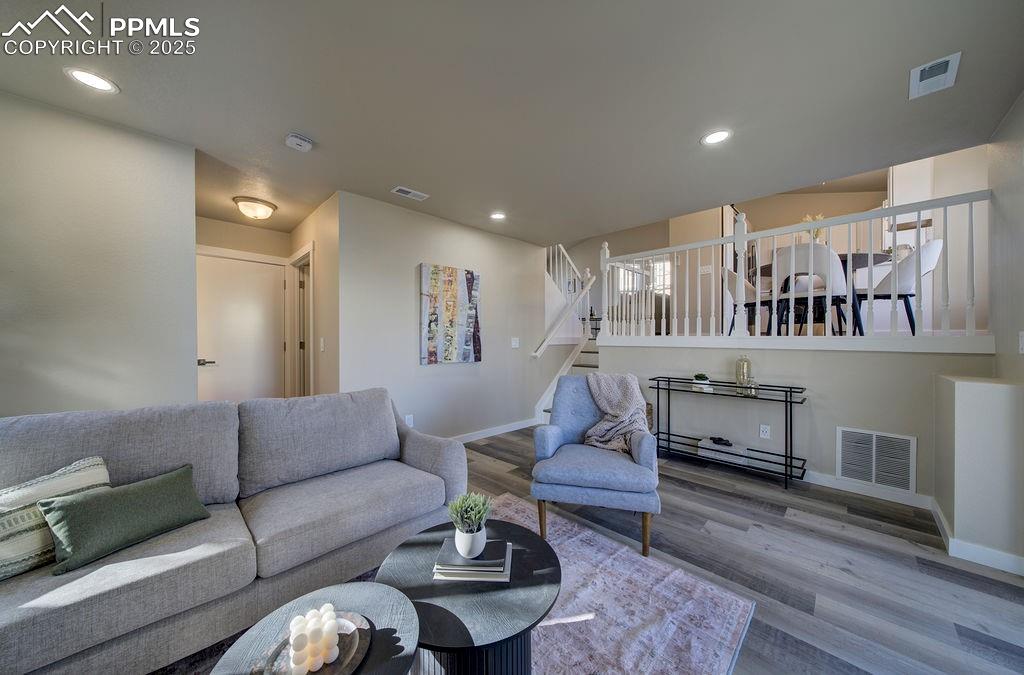 Image 22 of 47: Living Room