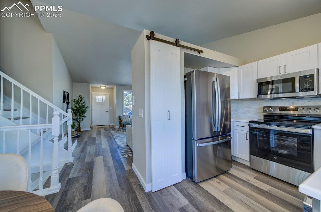 Image 24 of 47: Kitchen