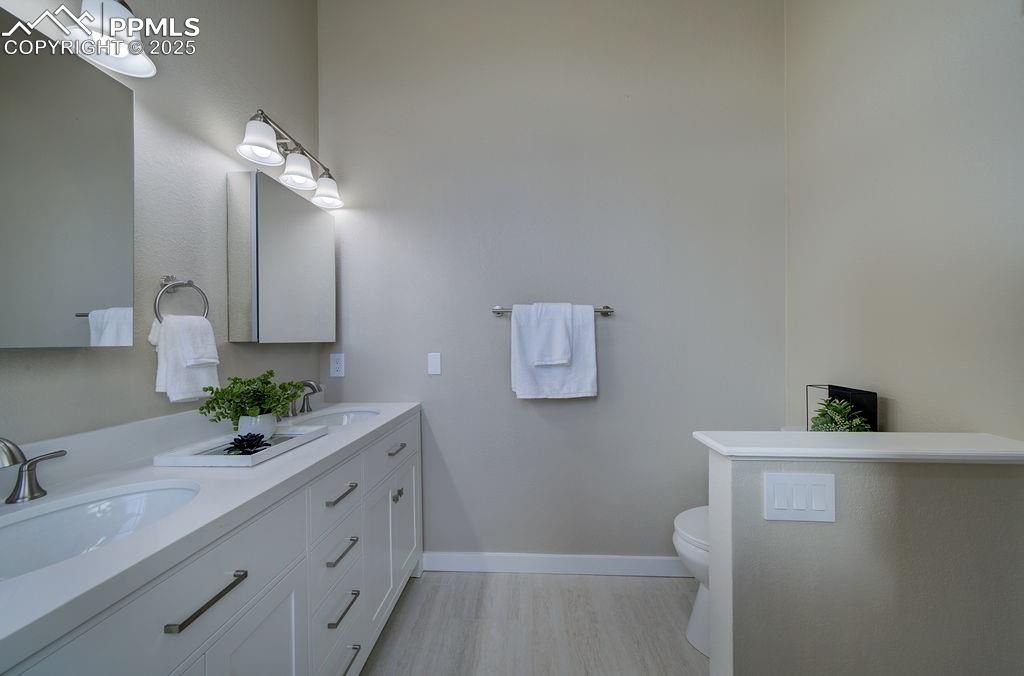 Image 35 of 47: Bathroom