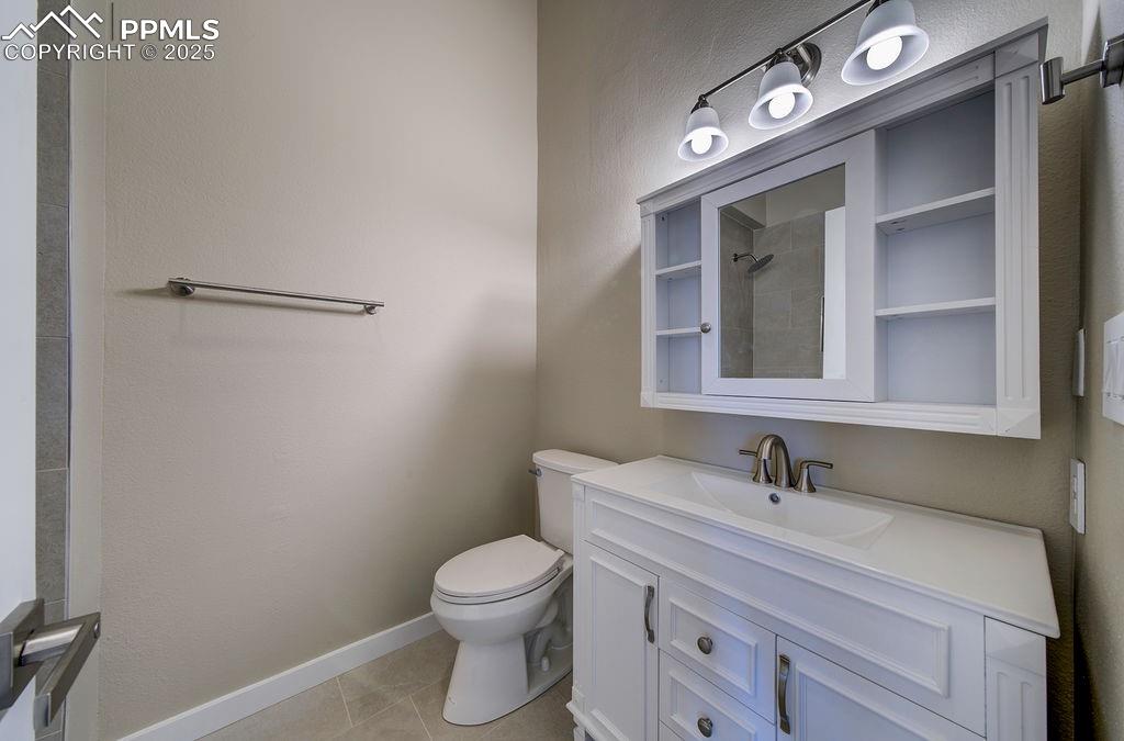 Image 43 of 47: Bathroom