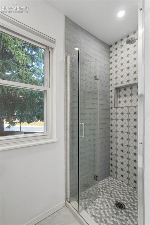 Image 27 of 48: Bathroom