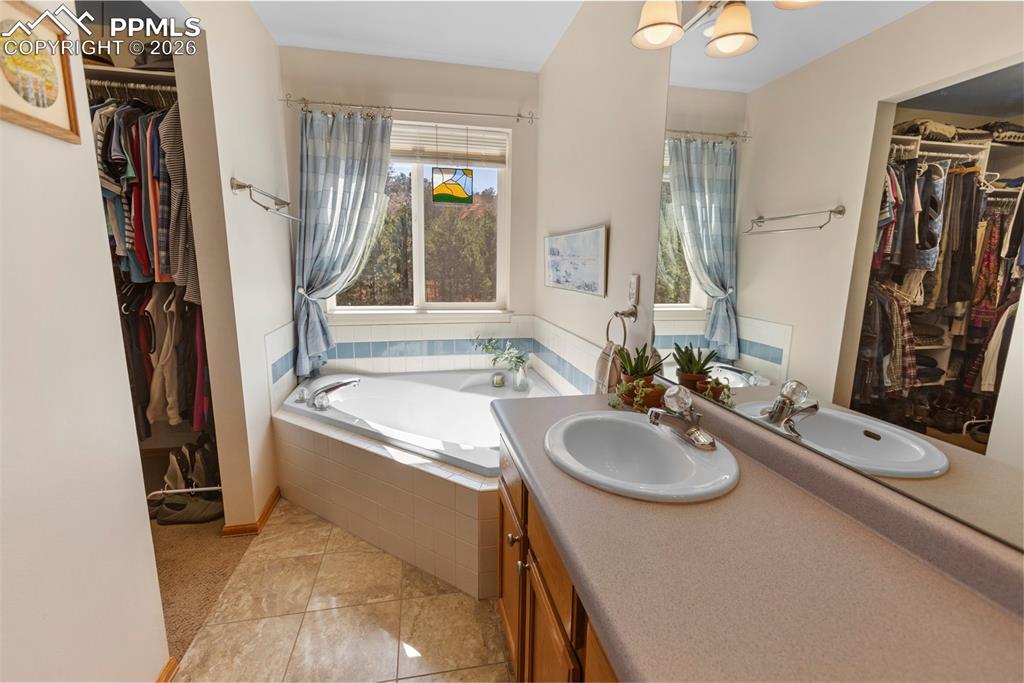 Image 21 of 31: Upper Level Master Suite