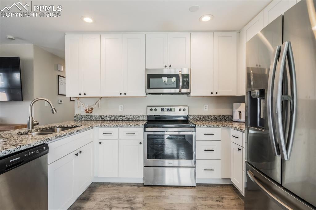 Image 10 of 47: Kitchen