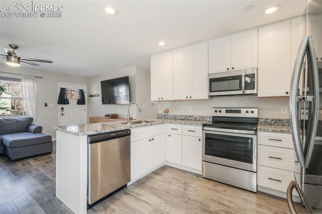 Image 11 of 47: Kitchen