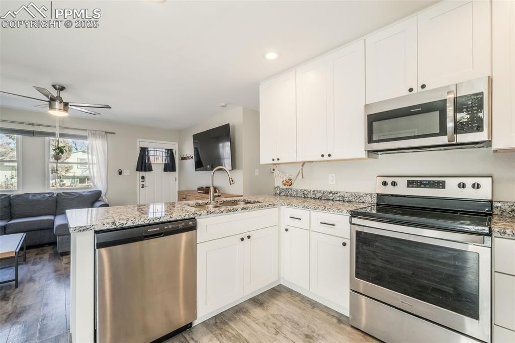 Image 13 of 47: Kitchen