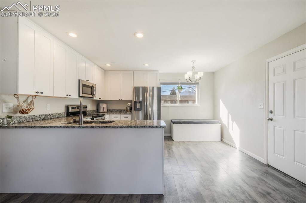 Image 16 of 47: Kitchen
