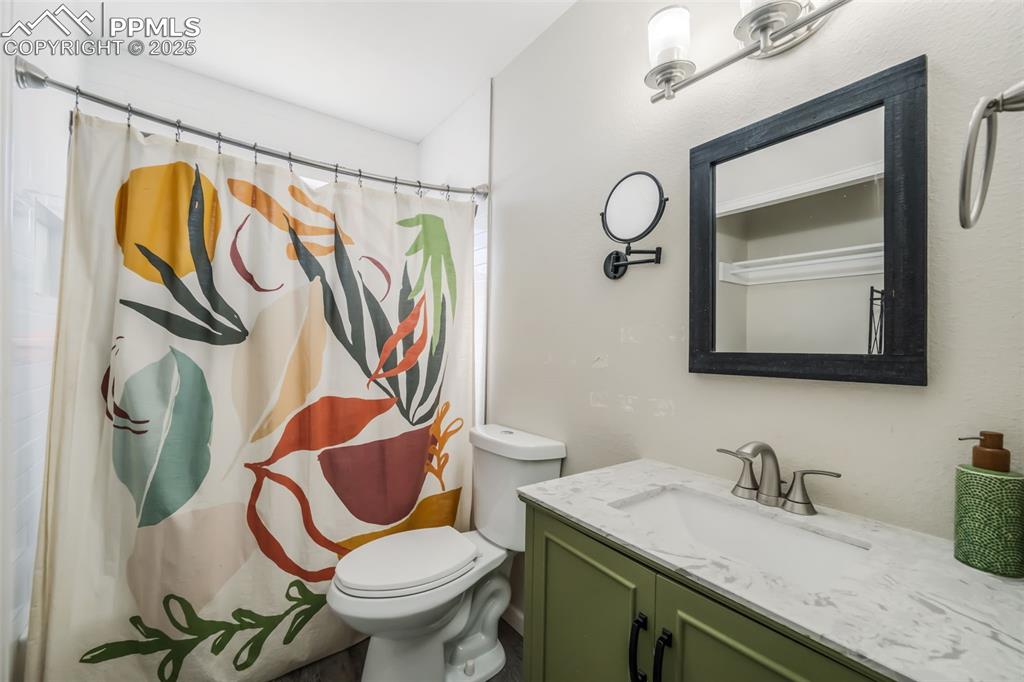 Image 21 of 47: Bathroom