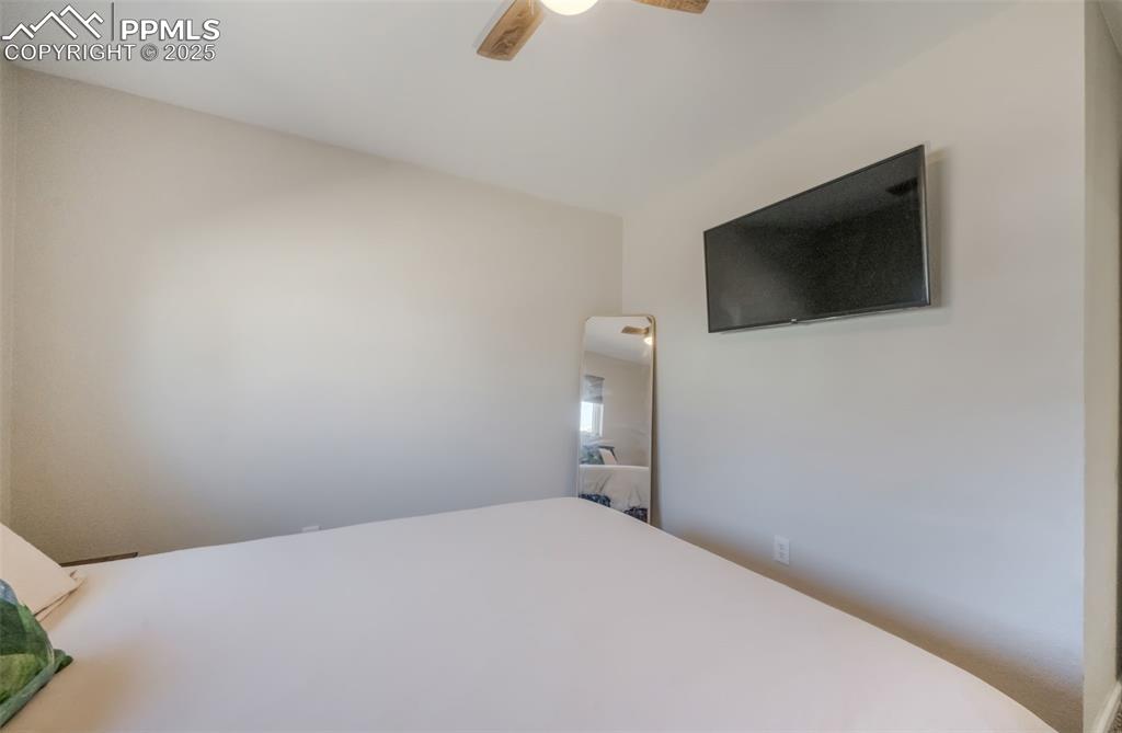 Image 32 of 47: Bedroom