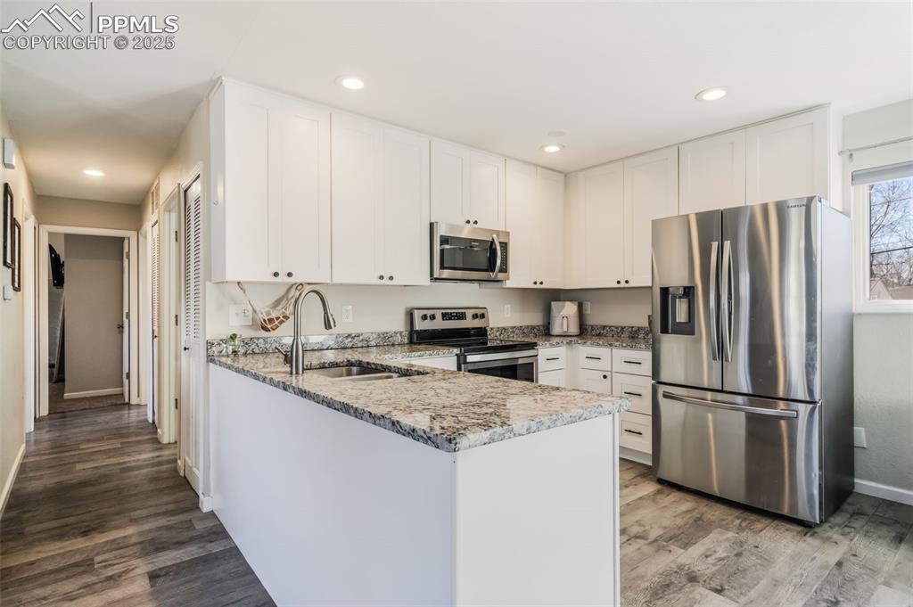 Image 8 of 47: Kitchen