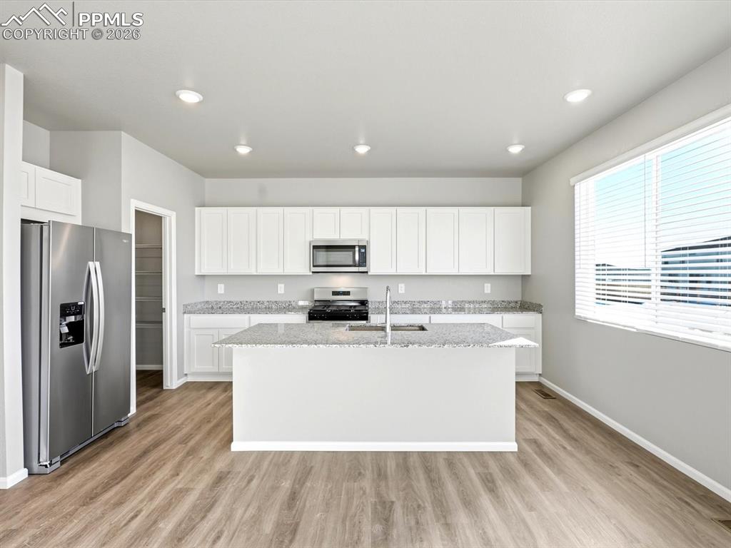 Image 7 of 31: Kitchen