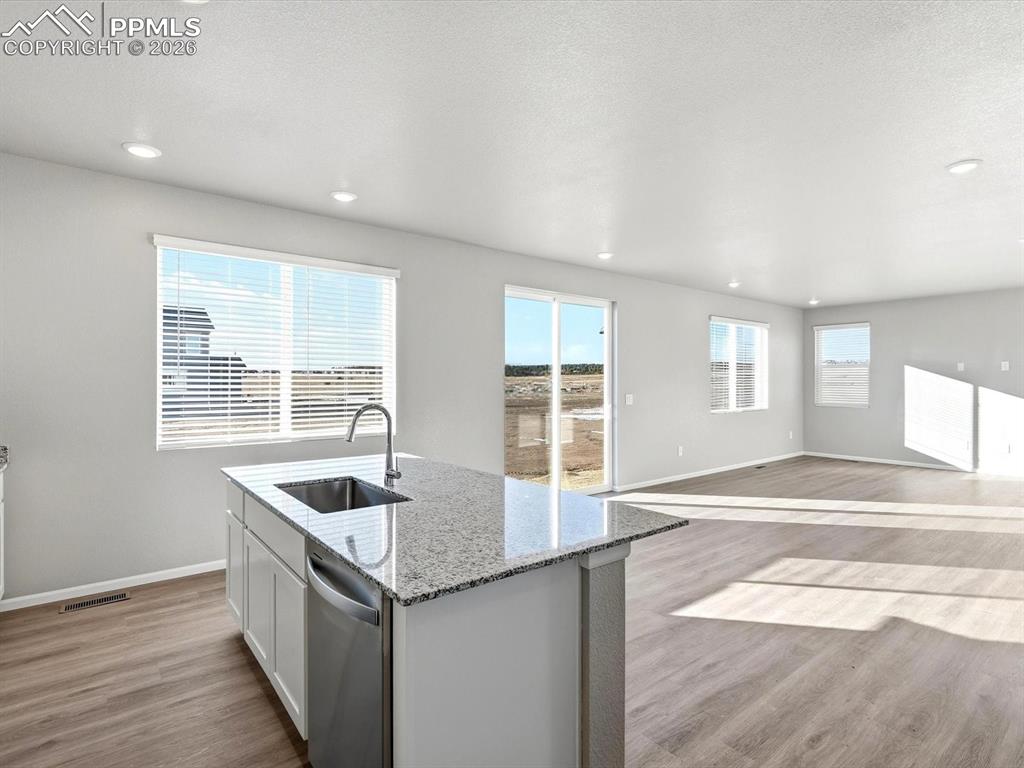 Image 9 of 31: Kitchen