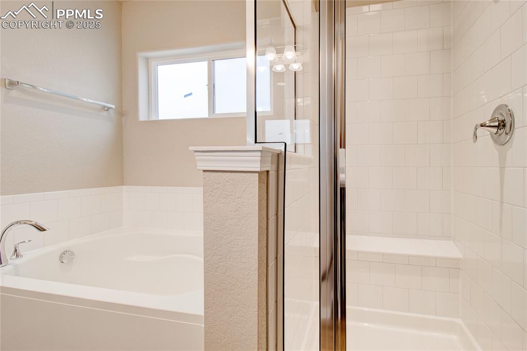 Image 19 of 24: Bathroom