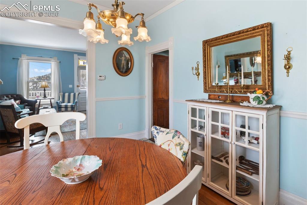 Image 10 of 24: Dining Room