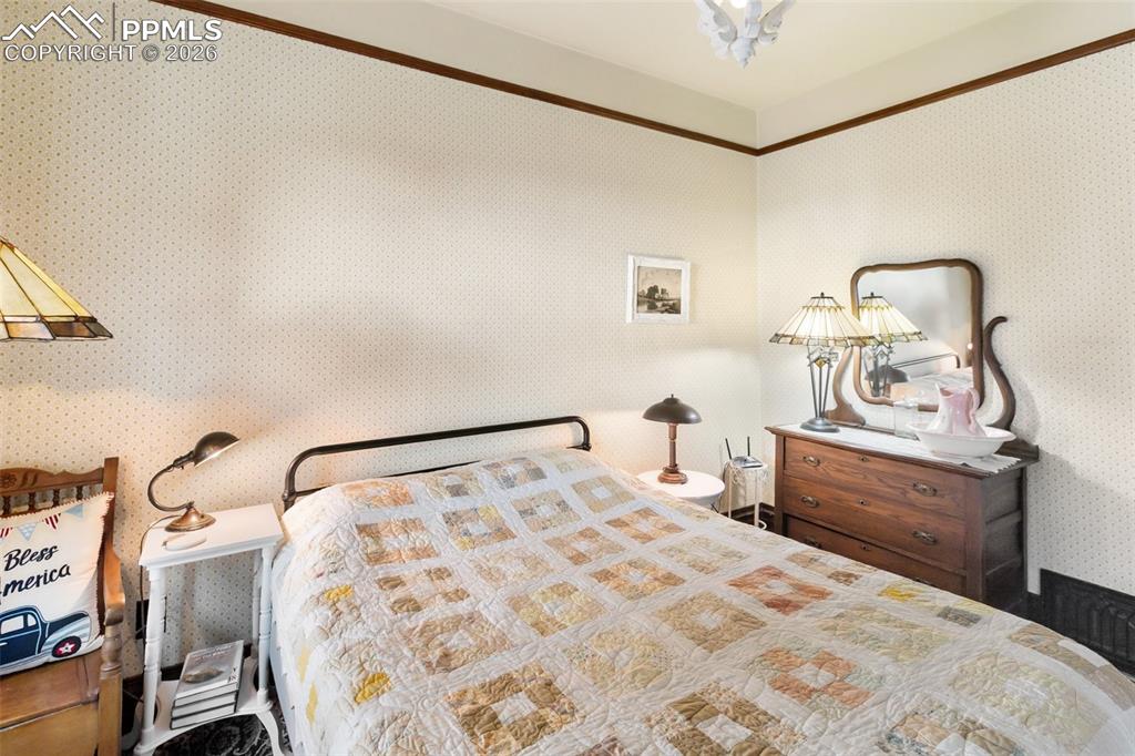 Image 13 of 24: Bedroom