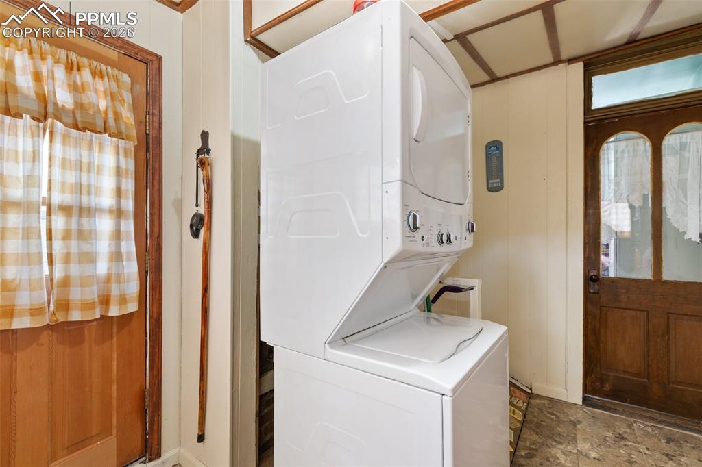 Image 23 of 24: Laundry